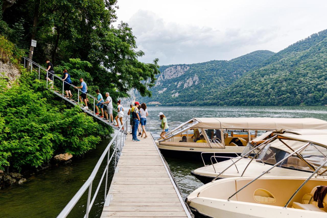 Pensiunea Decebal Resort - Cazanele Dunarii Dubova Luaran gambar