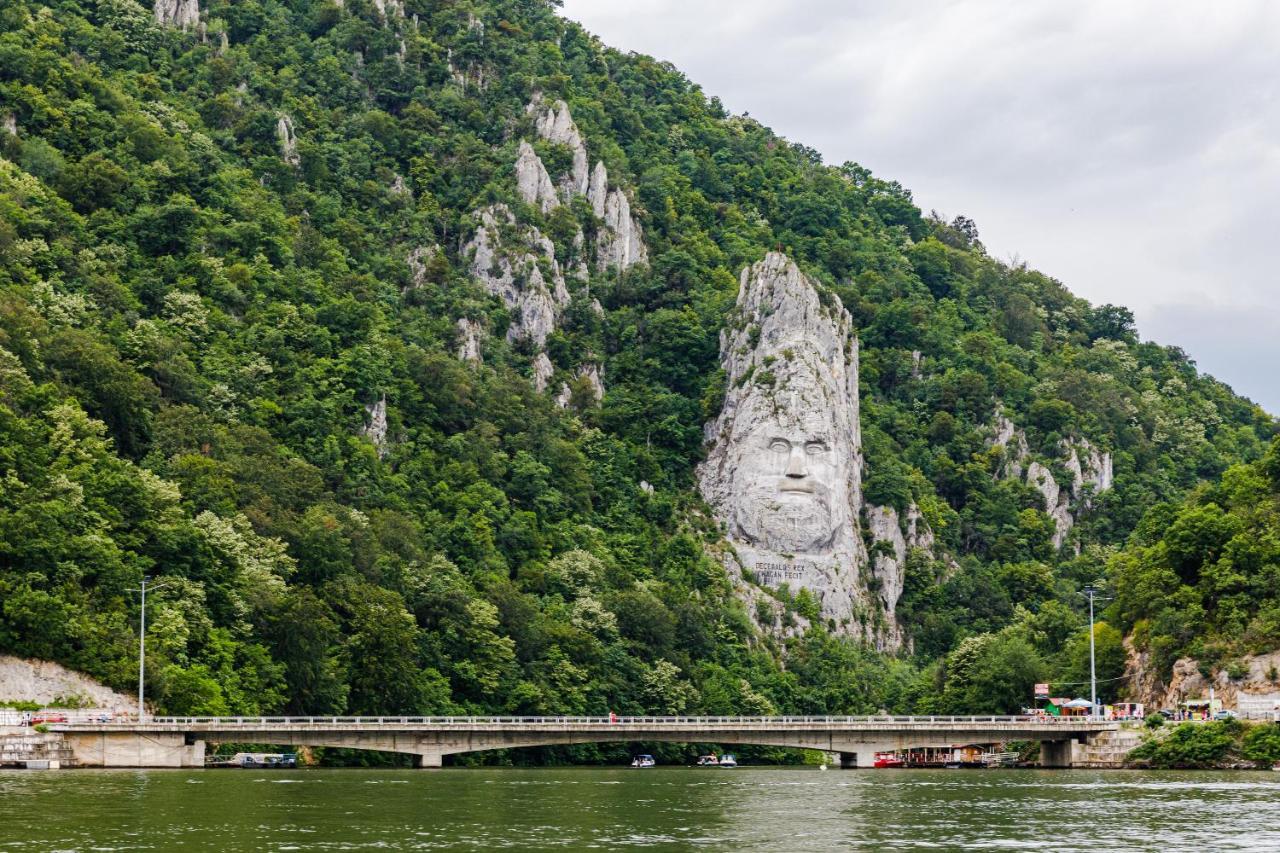 Pensiunea Decebal Resort - Cazanele Dunarii Dubova Luaran gambar