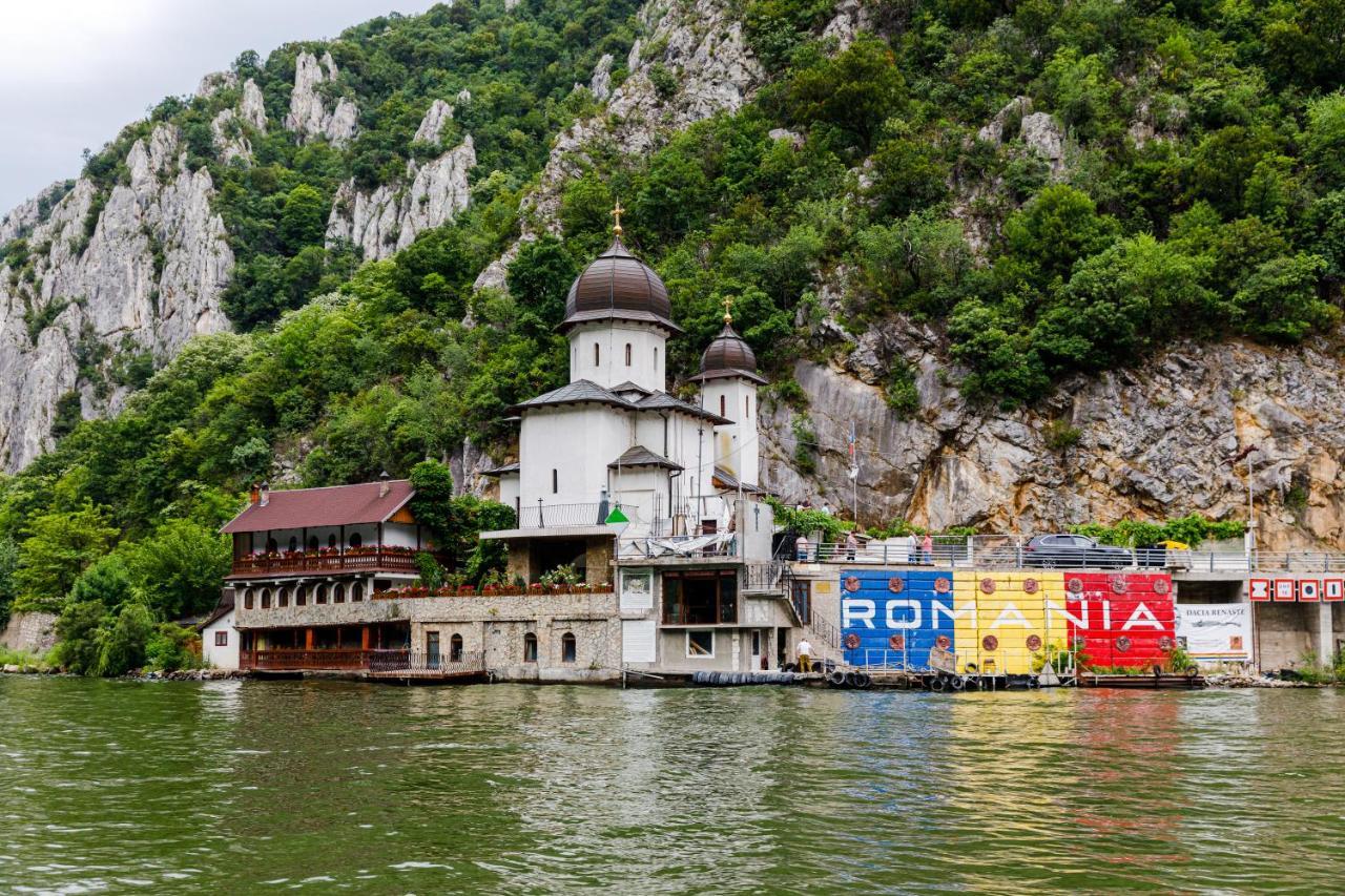 Pensiunea Decebal Resort - Cazanele Dunarii Dubova Luaran gambar