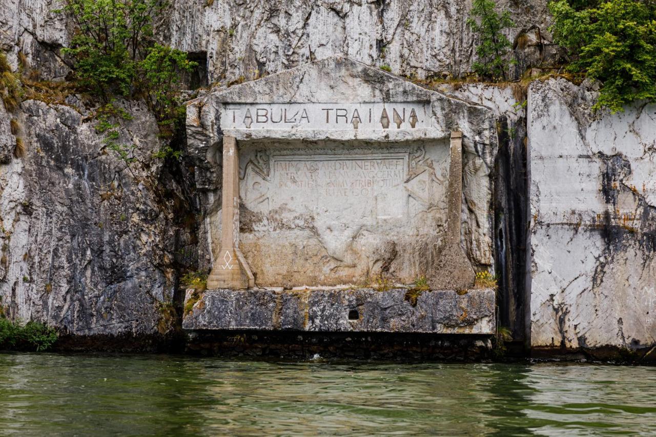 Pensiunea Decebal Resort - Cazanele Dunarii Dubova Luaran gambar