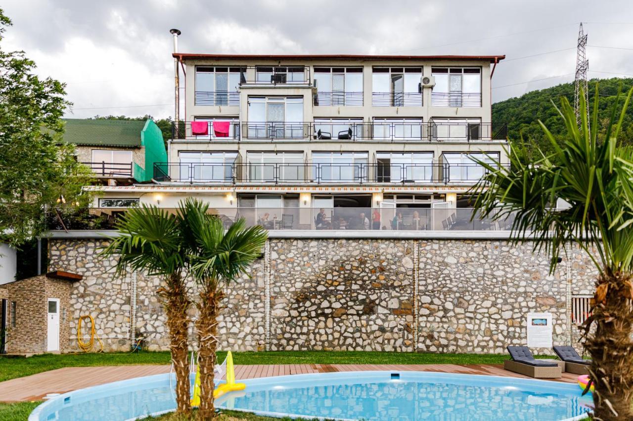 Pensiunea Decebal Resort - Cazanele Dunarii Dubova Luaran gambar