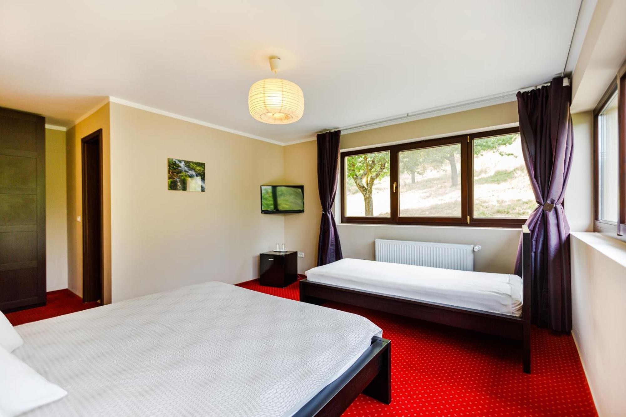 Pensiunea Decebal Resort - Cazanele Dunarii Dubova Luaran gambar