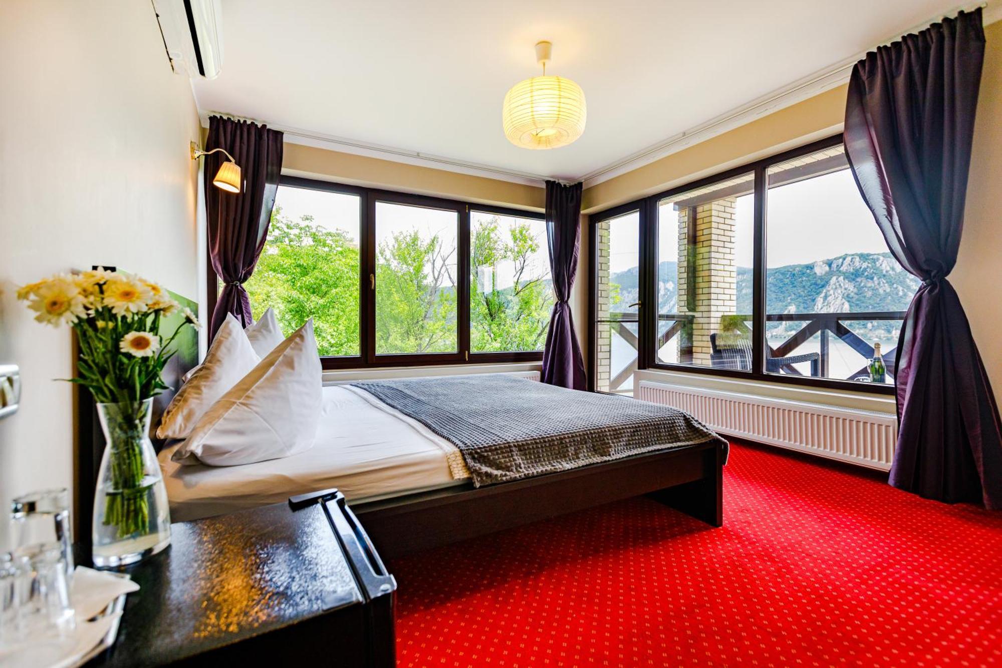 Pensiunea Decebal Resort - Cazanele Dunarii Dubova Luaran gambar