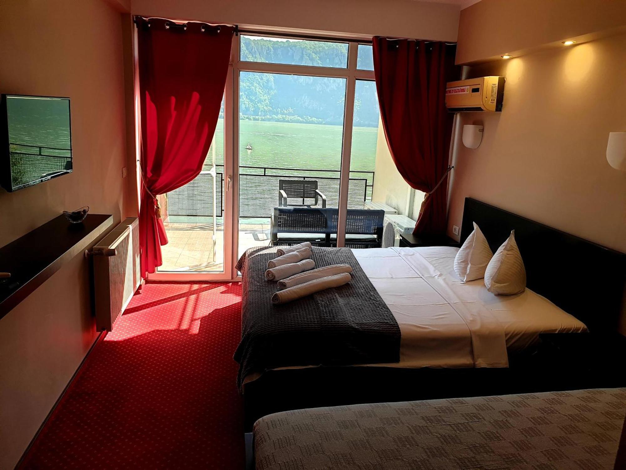 Pensiunea Decebal Resort - Cazanele Dunarii Dubova Luaran gambar