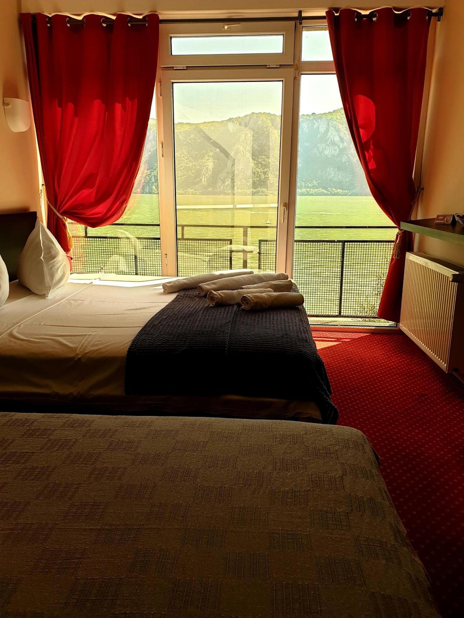 Pensiunea Decebal Resort - Cazanele Dunarii Dubova Luaran gambar