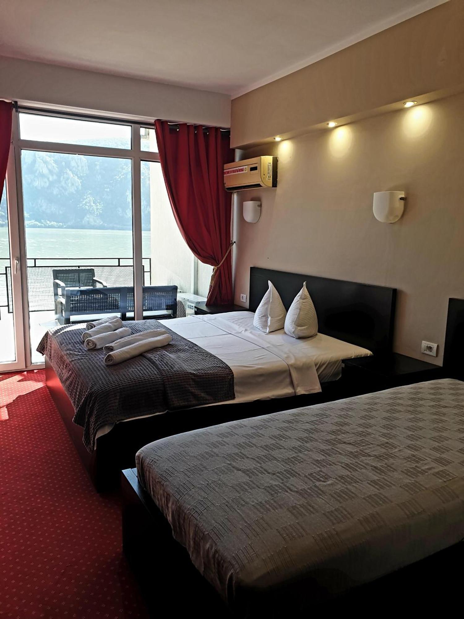 Pensiunea Decebal Resort - Cazanele Dunarii Dubova Luaran gambar