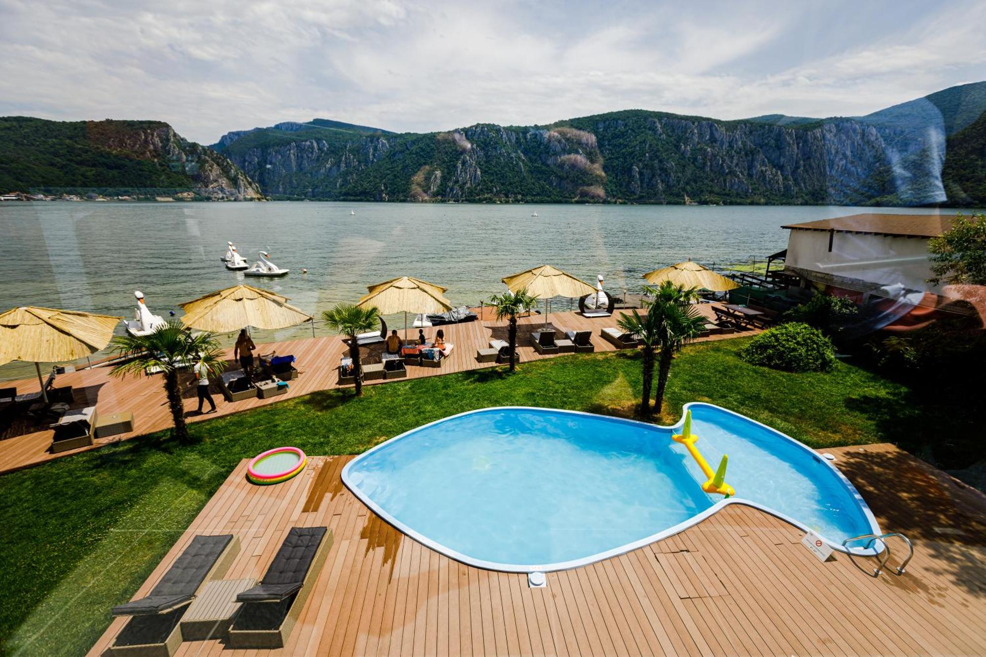 Pensiunea Decebal Resort - Cazanele Dunarii Dubova Luaran gambar