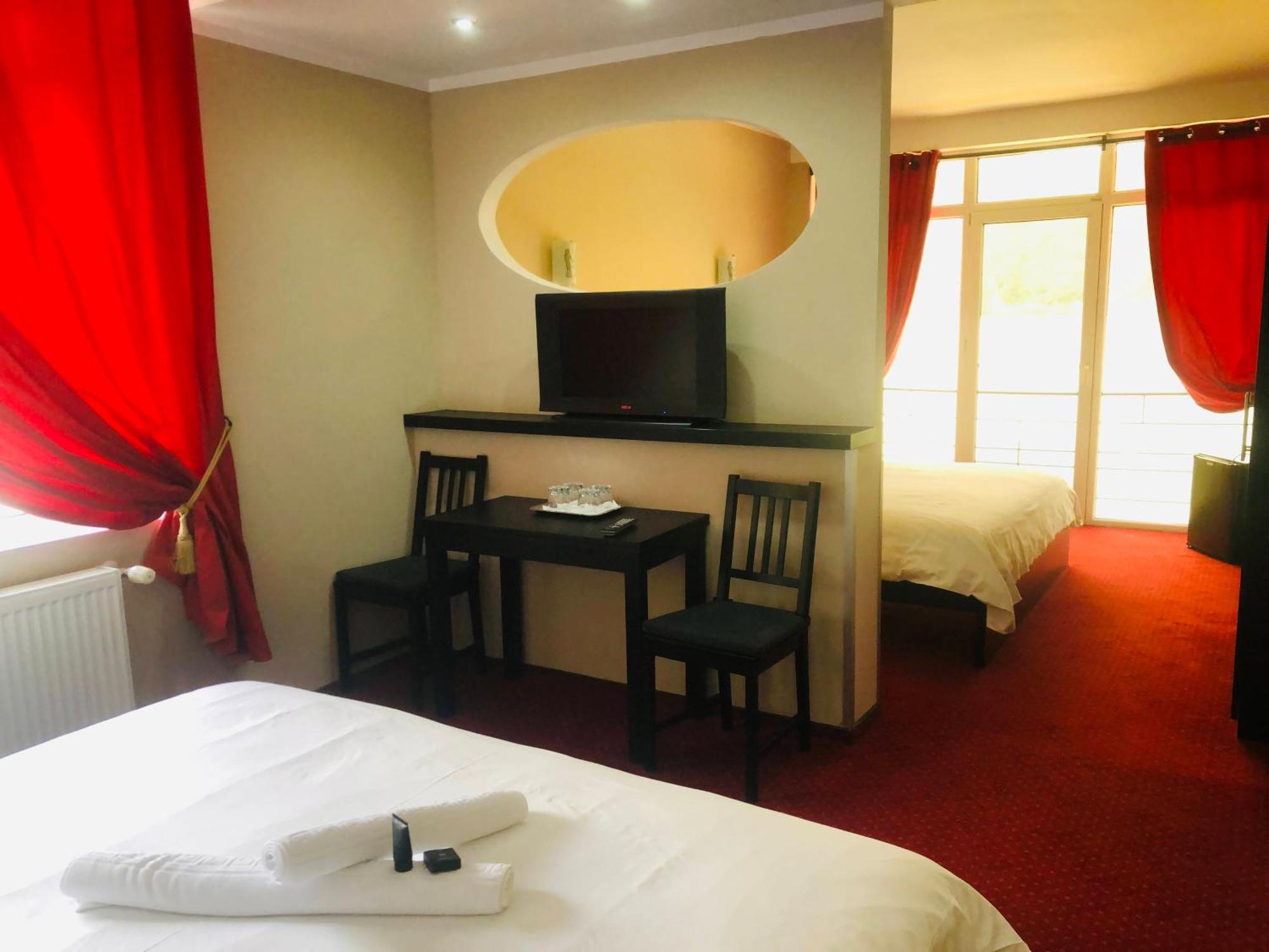 Pensiunea Decebal Resort - Cazanele Dunarii Dubova Luaran gambar