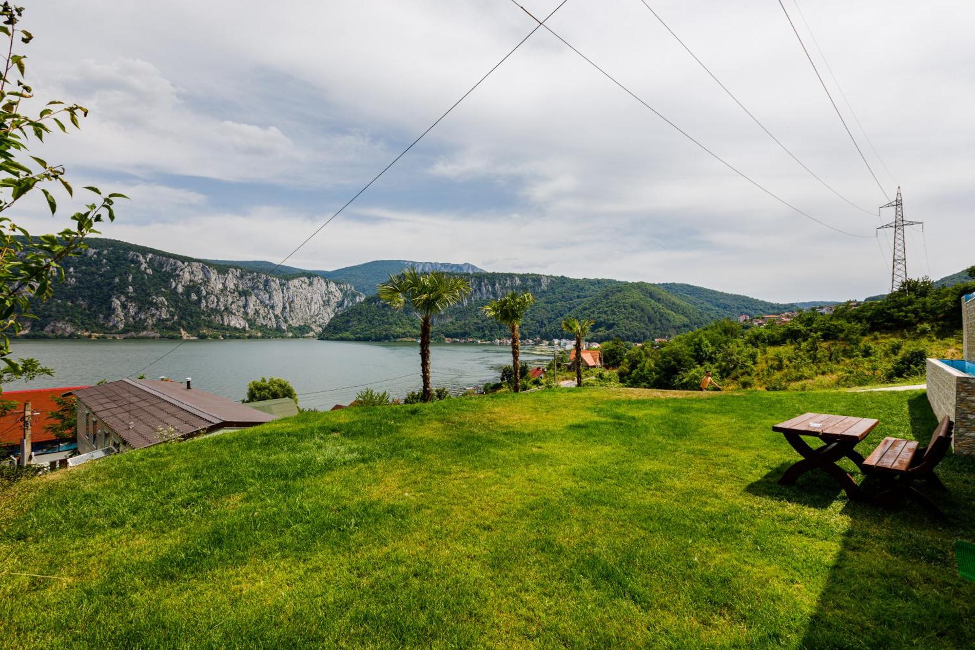 Pensiunea Decebal Resort - Cazanele Dunarii Dubova Luaran gambar