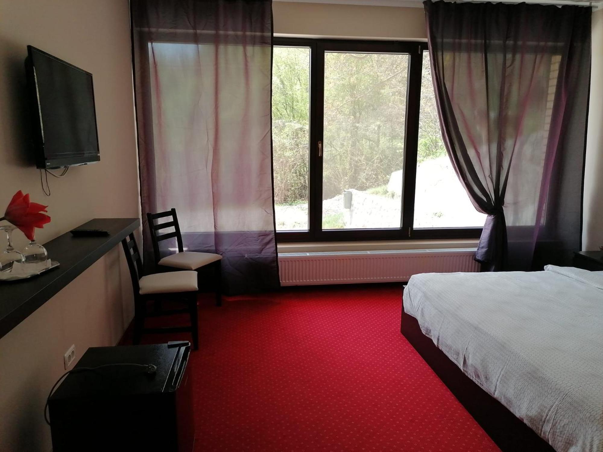 Pensiunea Decebal Resort - Cazanele Dunarii Dubova Luaran gambar